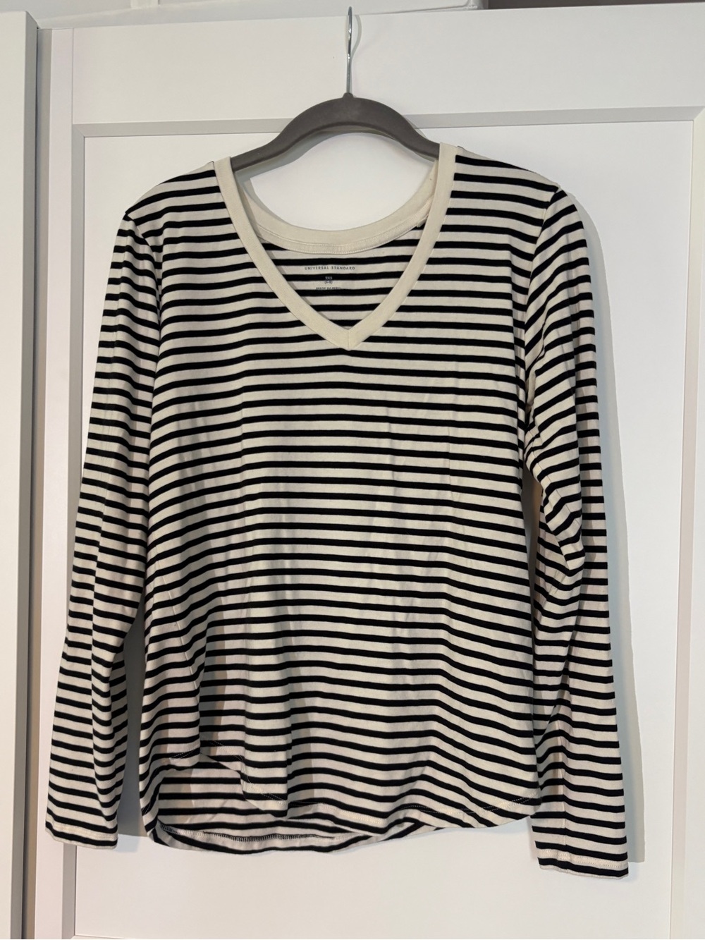 Universal Standard Long Sleeve V Rex Ecru/black stripes Size 6-8